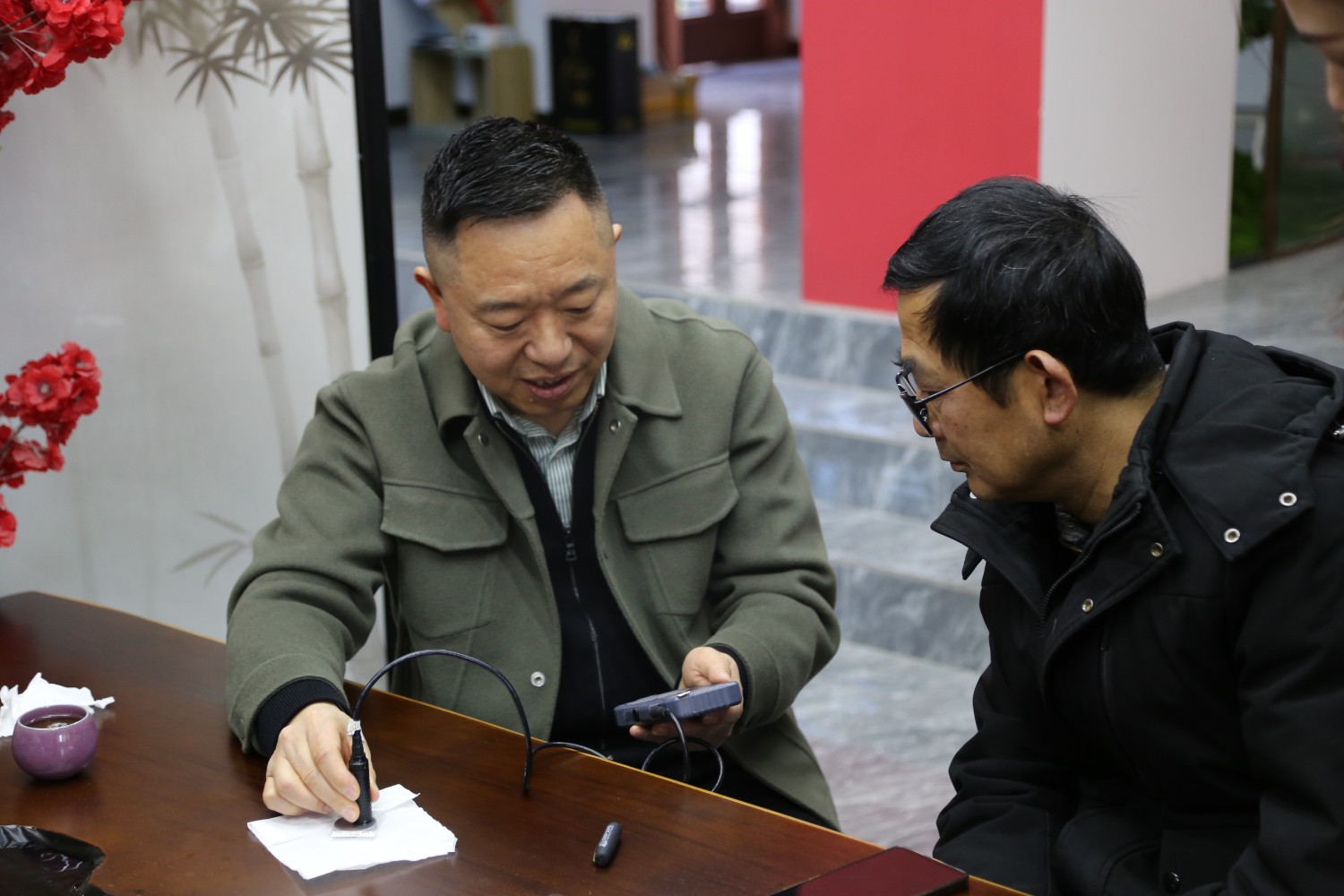 戳我試試